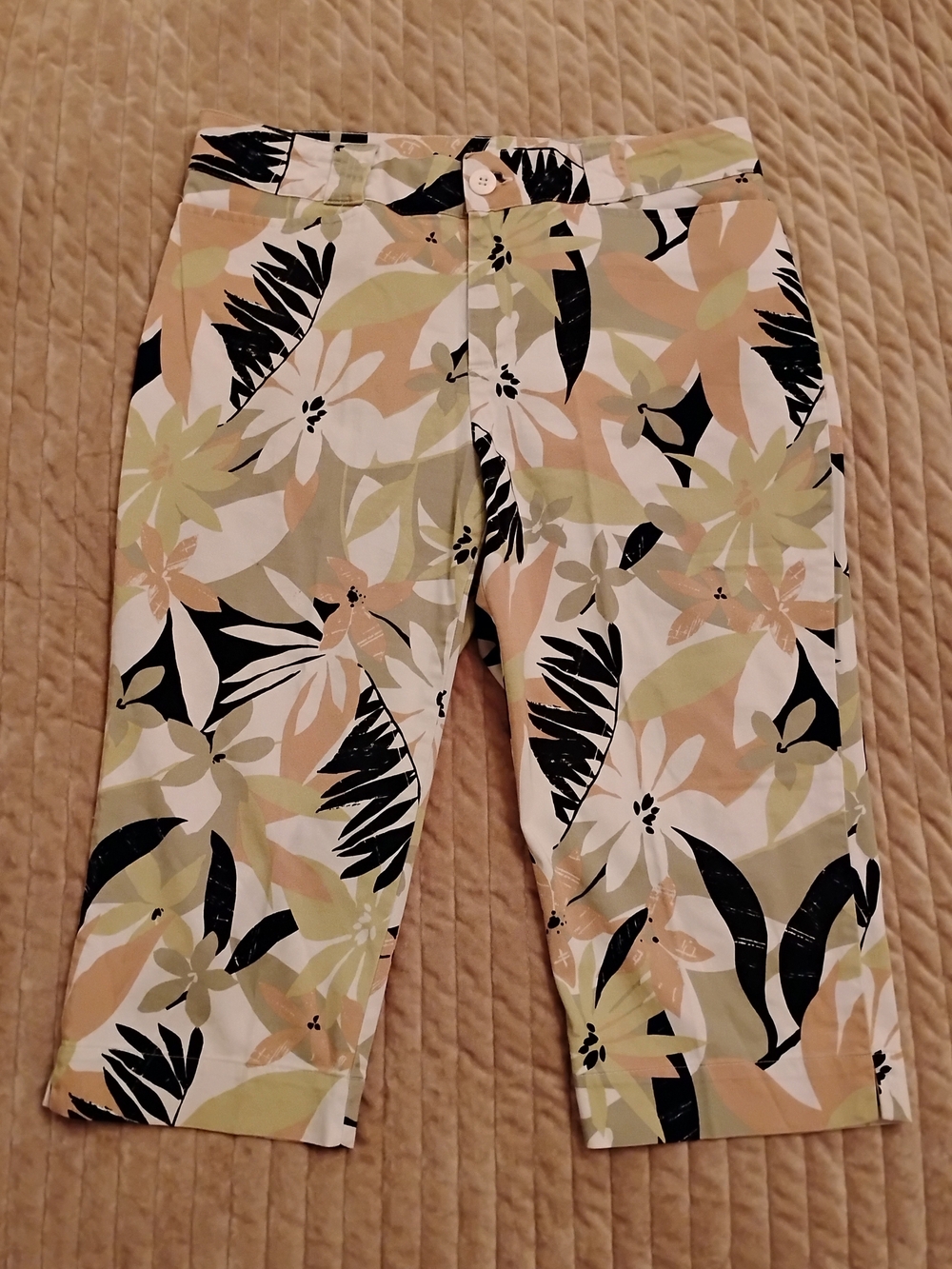 White Stag Floral Capris - Green/Tan/Black